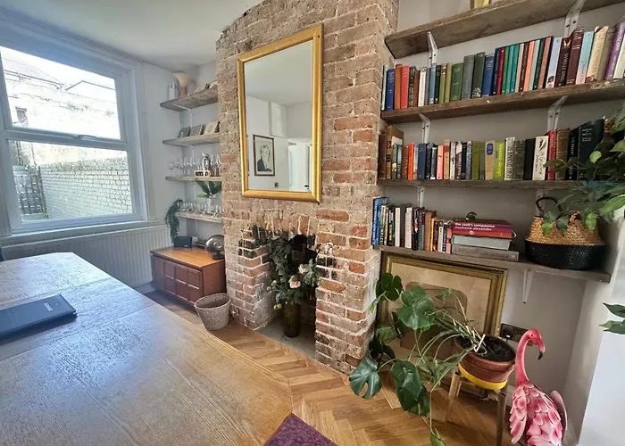 Eclectic Seaside 4 Bedroom Artists Residence