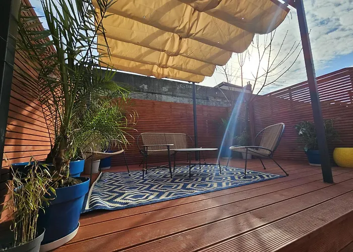 Eclectic Seaside 4 Bedroom Artists Residence