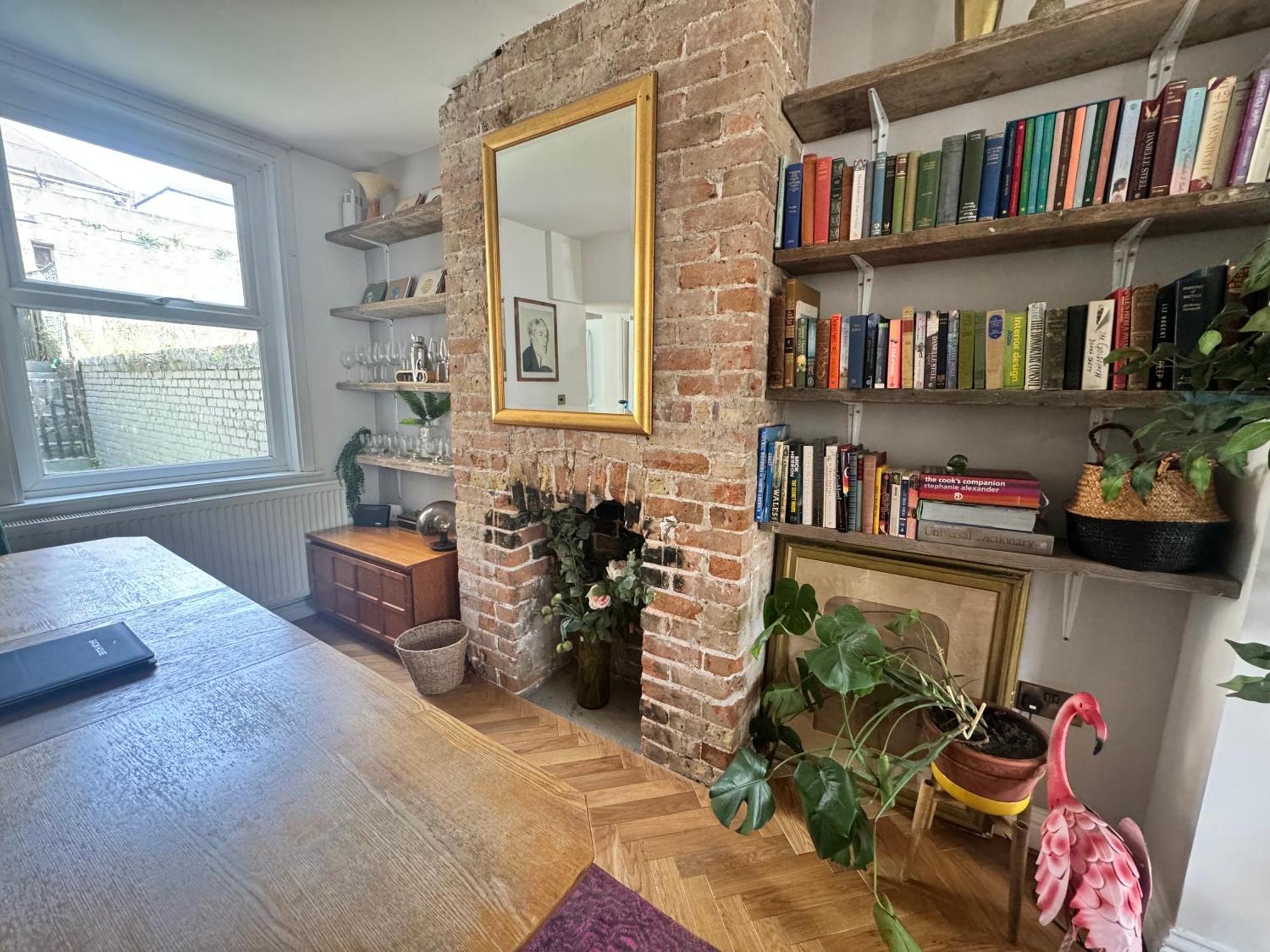 Eclectic Seaside 4 Bedroom Artists Holiday home
