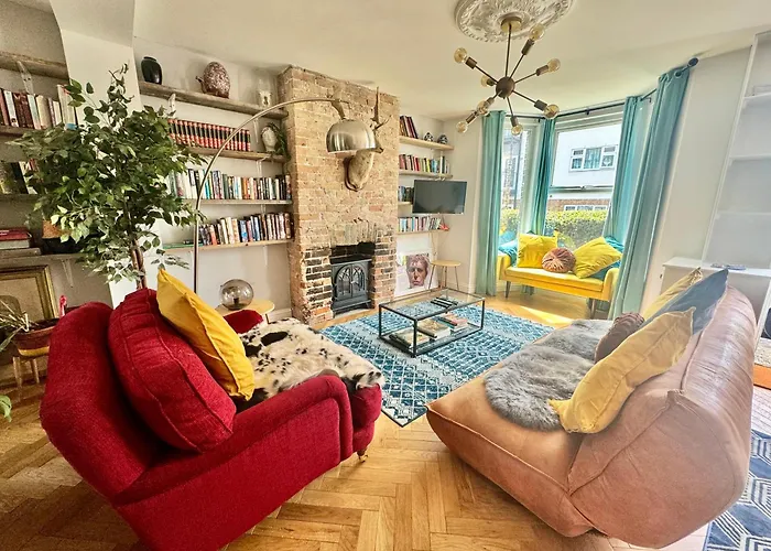 Eclectic Seaside 4 Bedroom Artists Residence
